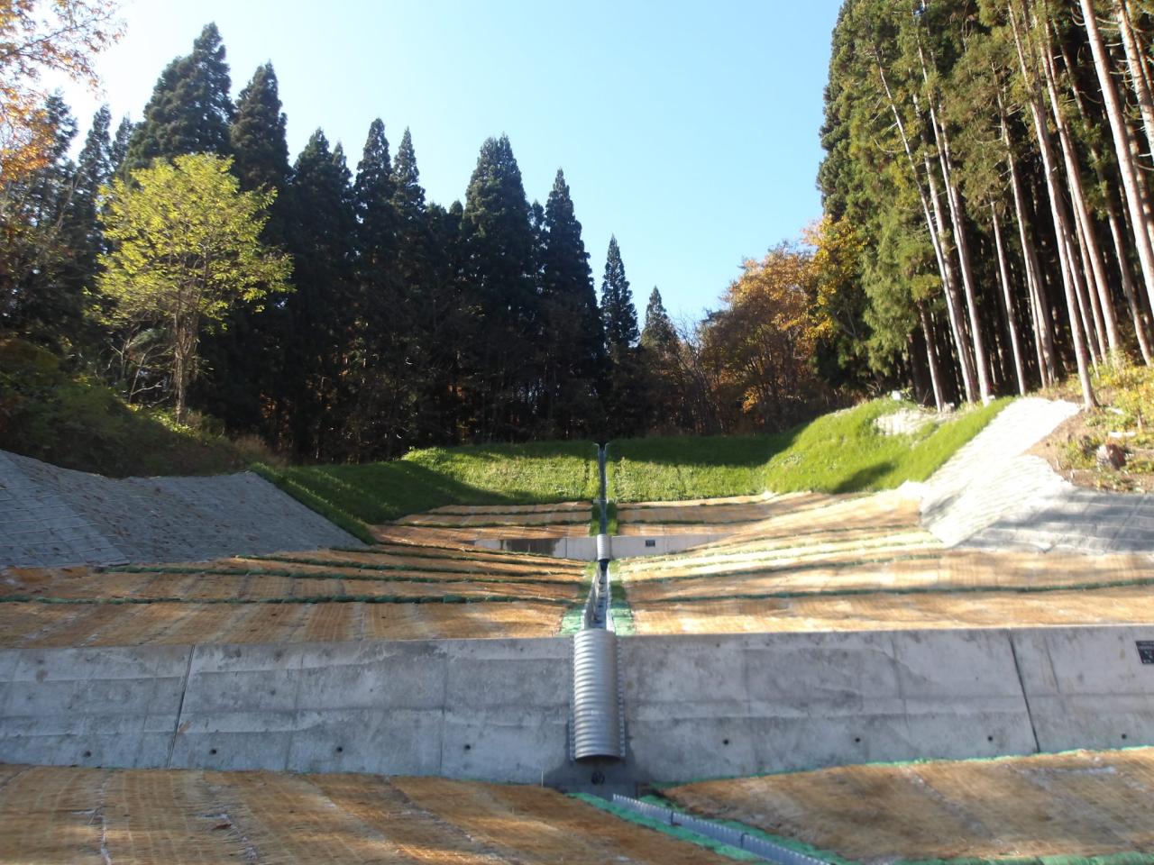 尾去沢ほか地区　災害関連緊急治山工事　竣工